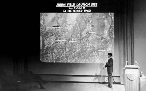 Сотрудники Минобороны США во время брифинга, 1962 год