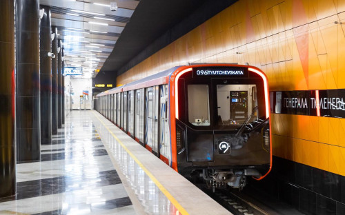 Поезд &laquo;Москва-2024&raquo; на Троицкой линии метро