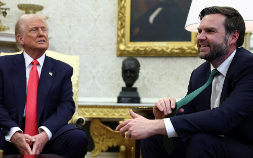 Дональд Трамп (слева) и Джей Ди Вэнс
