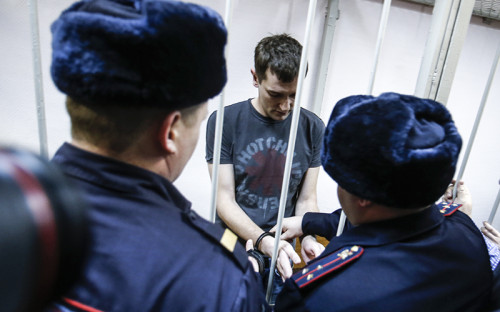 Олега Навального берут под стражу в зале суда