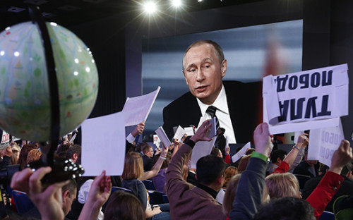 Во время пресс-конференции президента России Владимира Путина в Центре международной торговли