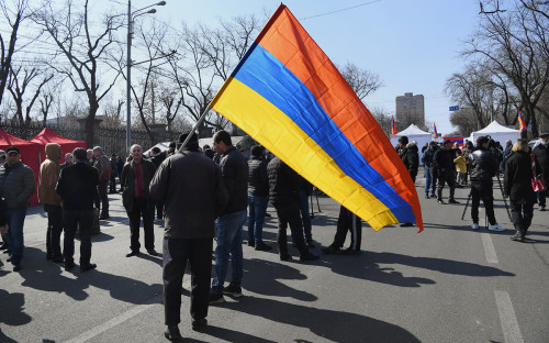 Протестный митинг у здания Национального собрания Армении в Ереване