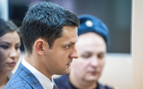 Адвокат экс-главы Республики Коми Вячеслава Гайзера Вячеслав Леонтьев в Басманном суде Москвы, ноябрь 2015 года


