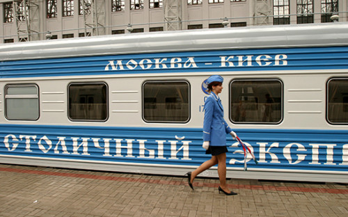 Фирменный поезд "Столичный Экспресс" Москва - Киев (архивное фото)