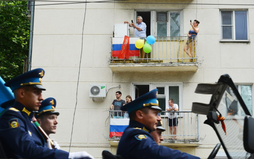 Военнослужащие во время парада, посвященного 75-й годовщине Победы в Великой Отечественной войне, Новороссийск, 2020 год