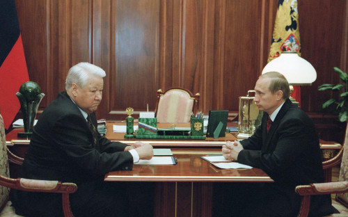 <p>Борис Ельцин и Владимир Путин в 1999 году</p>