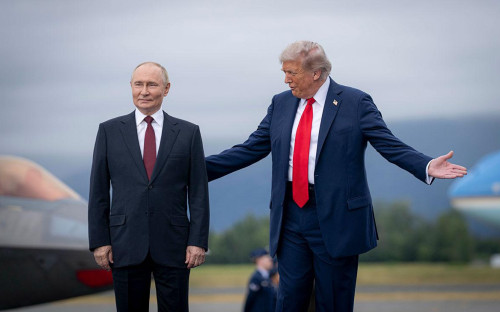 Владимир Путин и&nbsp;Дональд Трамп во&nbsp;время встречи на военной базе Эльмендорф-Ричардсон на Аляске, 15 августа 2025 года