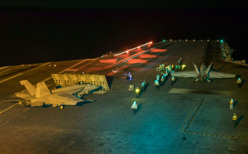 Авианосец &laquo;Авраам Линкольн&raquo; в Персидском заливе