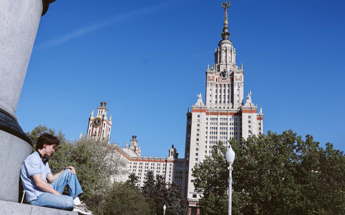 Главное здание Московского государственного университета имени М.В. Ломоносова
