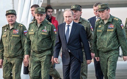 Заместитель министра обороны России Дмитрий Булгаков, министр обороны России Сергей Шойгу, президент России, верховный главнокомандующий России Владимир Путин, начальник Генерального штаба Вооруженных сил России&nbsp;&mdash;&nbsp;первый заместитель министра обороны России генерал армии Валерий Герасимов (слева направо), сентябрь 2015 года
