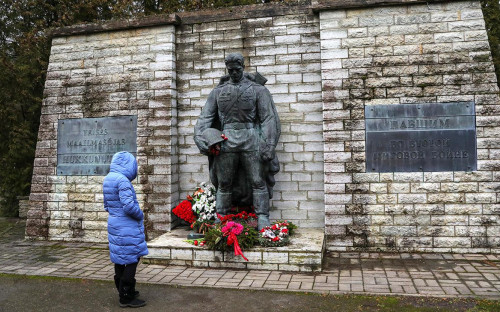 Памятник&nbsp;советскому солдату в Таллине (&laquo;Бронзовый солдат&raquo;)