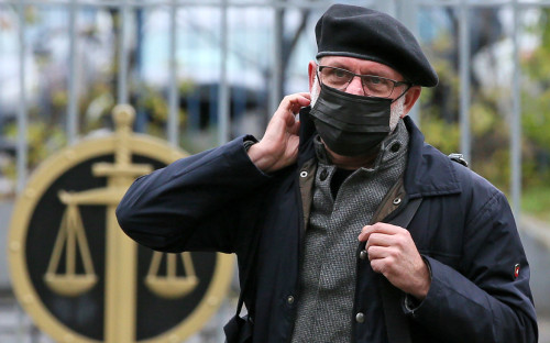 Алексей Малобродский у здания Мосгорсуда