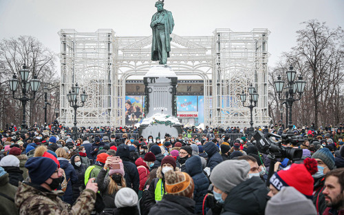 Протестующие в Москве сначала вышли на Пушкинскую площадь