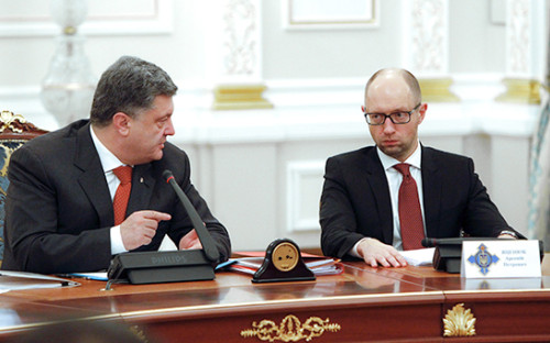 Президент Украины Петр Порошенко (слева) и премьер-министр Украины Арсений Яценюк