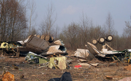 Обломки самолета Ту-154. Апрель 2010 года
