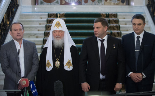 Виктор Медведчук, патриарх Кирилл, Александр Захарченко и Леонид Пасечник (слева направо)