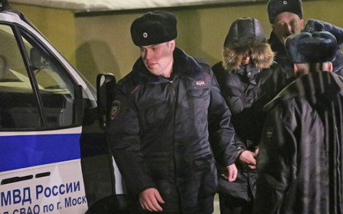 Подросток (в центре), открывший в феврале 2014 года стрельбу в школе в московском районе Отрадное