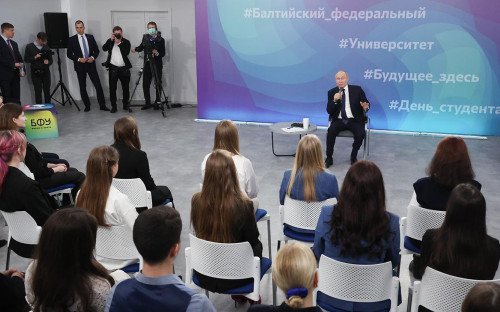 Владимир Путин во время встречи&nbsp;со студентами