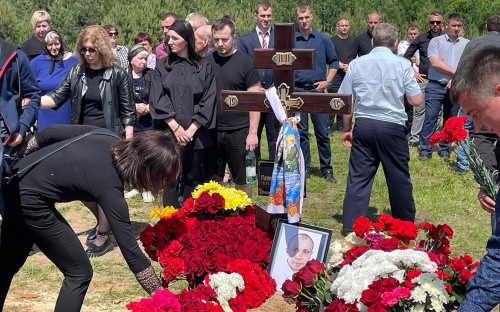 Прощание с машинистом поезда № 86 Климов &mdash; Москва Павлом Мишиным, погибшим при обрушении моста в Брянской области, 4 июня 2025 года