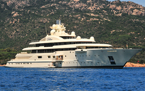 110-метровая яхта&nbsp;Ona, ранее носившая название Dilbar, принадлежащая одному из&nbsp;богатейших российских бизнесменов Алишеру Усманову


