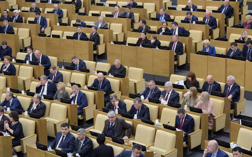 Депутаты на пленарном заседании Государственной думы РФ
