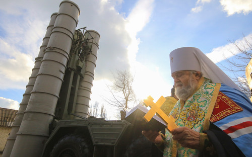 Митрополит Феодосийский и&nbsp;Керченский Платон освятил ЗРК С-400 &laquo;Триумф&raquo;.