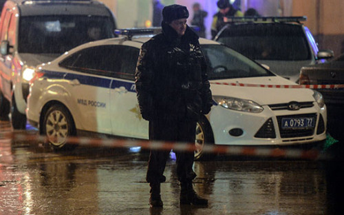 Сотрудник правоохранительных органов в Москве, декабрь 2015 года