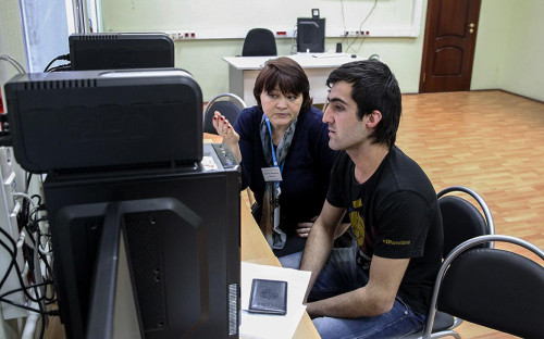 Тестирование мигрантов для получения патента на работу в Московском центре качества образования