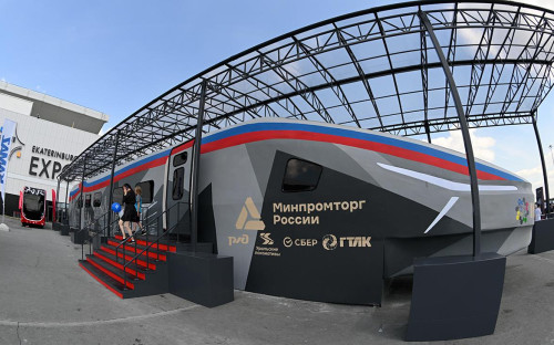 Полноразмерный макет сверхскоростного поезда для ВСМ