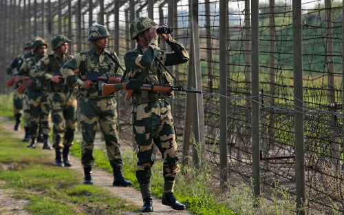 Индийские солдаты на границе с Пакистаном