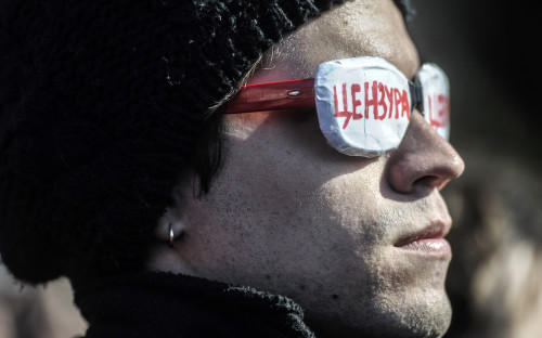 Участник митинга в защиту свободы творчества и в поддержку оперы Р.Вагнера «Тангейзер» в постановке режиссера Т.Кулябина у здания Новосибирского театра оперы и балета. 5 апреля 2015 года
