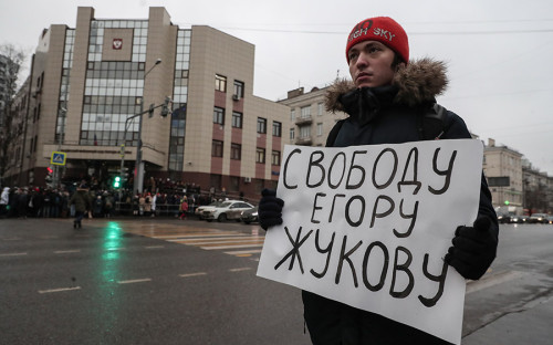 Егора Жукова, студента Высшей школы экономики, задержали в августе. Изначально его обвинили в участии в массовых беспорядках