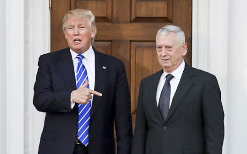 Избранный президент США Дональд Трамп и генерал Корпуса морской пехоты США в отставке Джеймс&nbsp;Маттис&nbsp;


