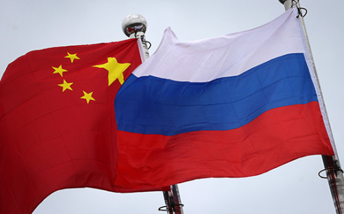 Флаги Китая и России
