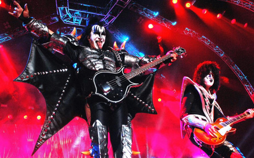 Члены группы&nbsp;KISS на концерте в Милане