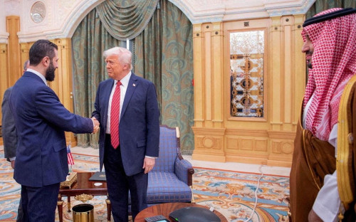 <p>Ахмед аш-Шараа и Дональд Трамп в Эр-Рияде, Саудовская Аравия, 14 мая 2025&nbsp;г.</p>