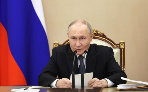 Владимир Путин на заседании Военно-промышленной комиссии