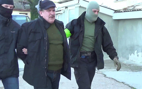 <p>Во время задержания бывшего военнослужащего Черноморского флота, капитана второго ранга запаса Леонида Пархоменко</p>

<p></p>
