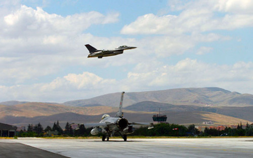 Турецкие истребители F-16. Архивное фото