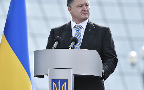 Президент Украины Петр Порошенко во время выступления на военном параде в честь 23-й годовщины независимости Украины