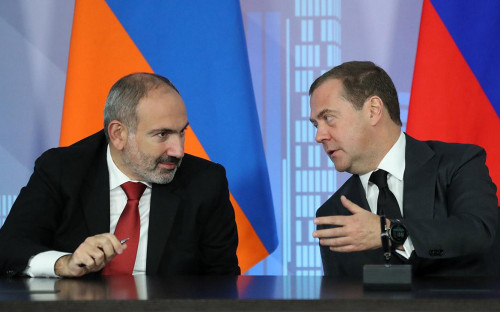 Никол Пашинян и Дмитрий Медведев