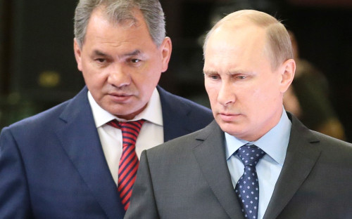 Министр обороны Сергей Шойгу (слева) и президент Владимир Путин