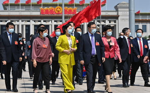 Пекин, депутаты 13-го Всекитайского собрания народных представителей идут на заседание