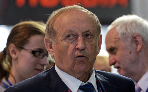 Вячеслав Богуслаев (в центре)