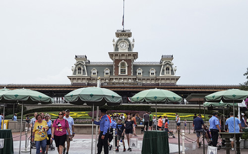 Вход в парк развлечений Walt Disney World в Орландо


