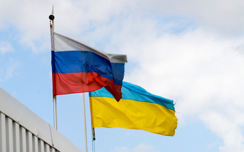 Флаги России и&nbsp;Украины


