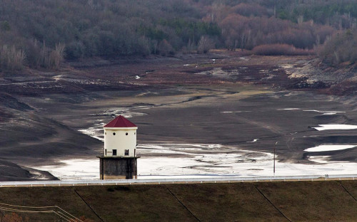 Вид на Загорское водохранилище в Крыму,&nbsp;2021 год