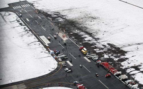 Вид на взлетно-посадочную полосу аэропорта в Ростове-на-Дону, где&nbsp;​разбился&nbsp;Boeing 737-800 авиакомпании flydubai