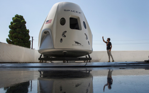 Капсула космического корабля &laquo;Crew Dragon&raquo;















