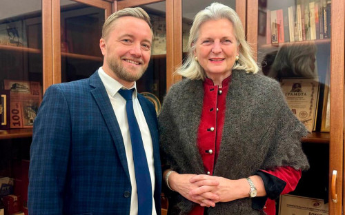 Карин Кнайсль